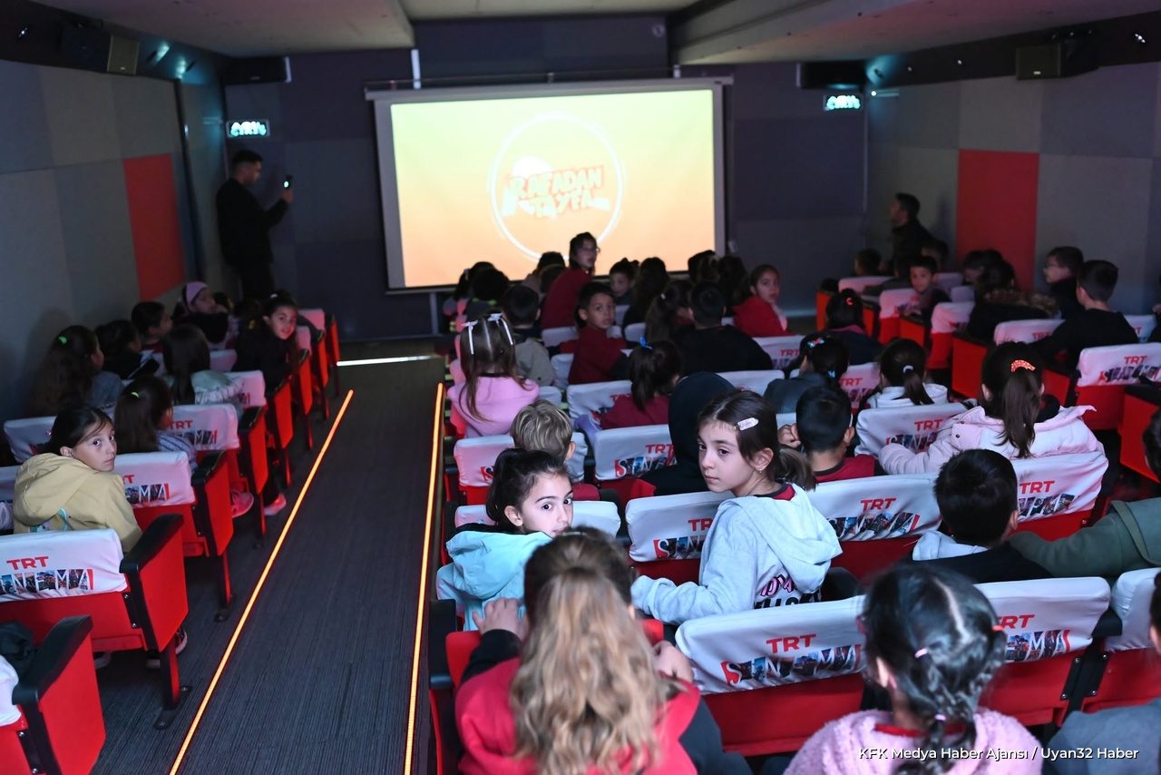 Gönen'de Çocuklara Sinema Etkinliği Düzenlendi - Detay 4