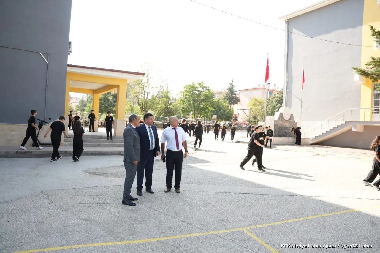 İl Milli Eğitim Müdürü Recai Ocak Okulları Ziyaret Etti - Detay 2