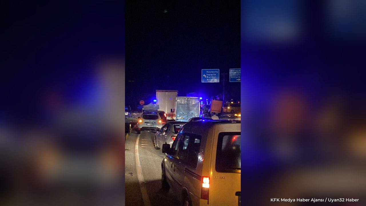 İşçi Servisi TIR’a Çarptı: Yaralılar Var