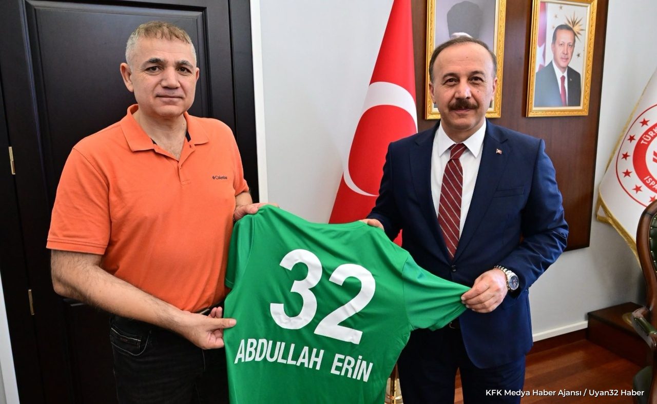 Isparta 32 Spor Yönetiminden Vali Erin'e Ziyaret: Forma Takdim Edildi