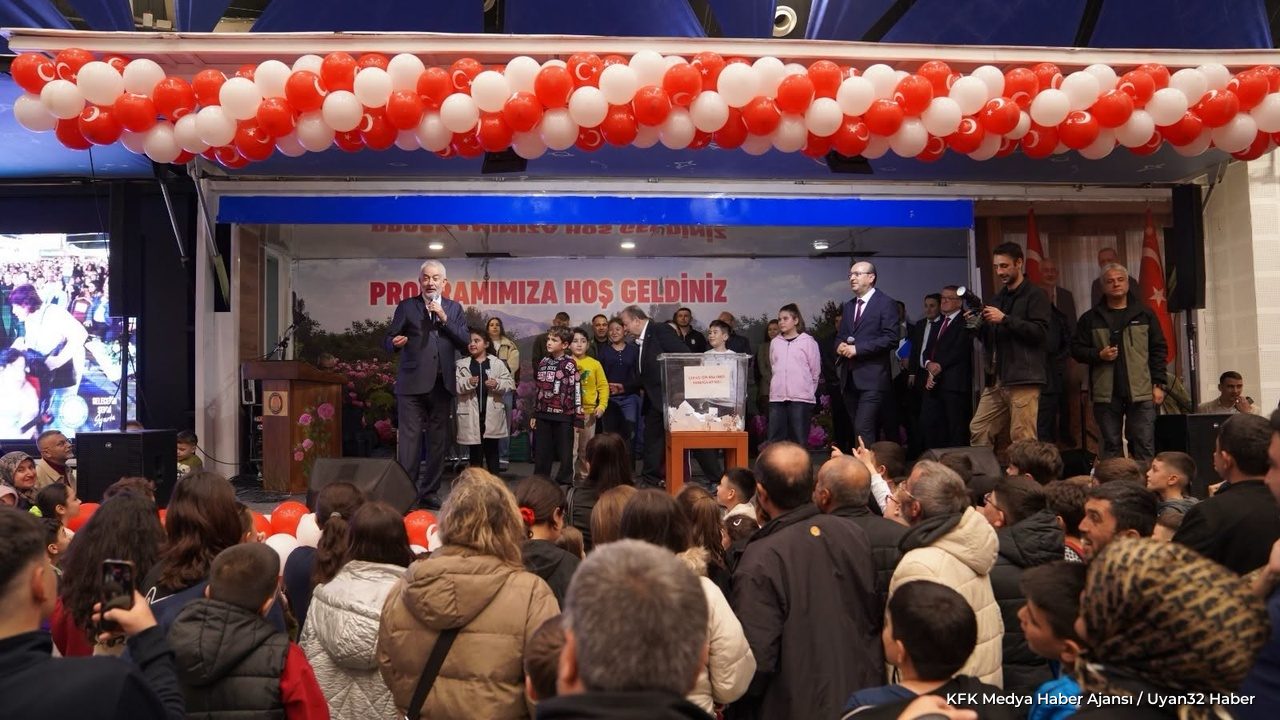 Isparta Belediyesi Cumhuriyet Yemeği'nde Personele 29 Ekim Hediyesi - Detay 4
