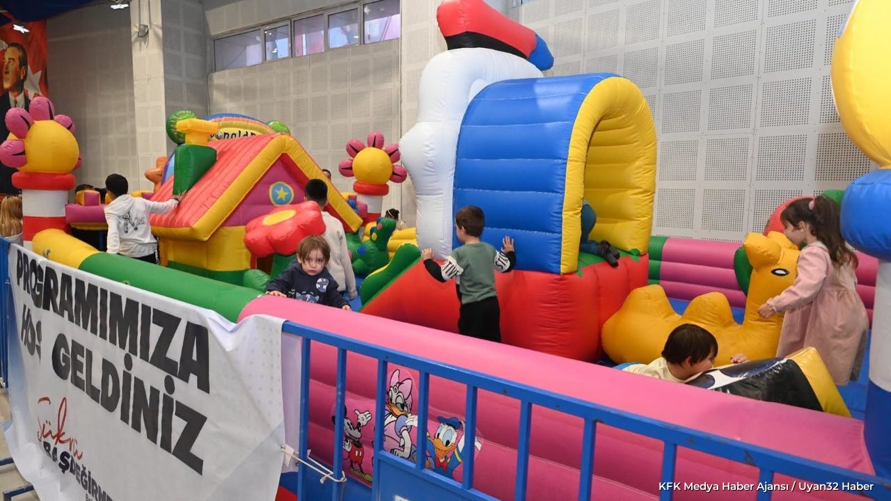 Isparta Belediyesi Cumhuriyet Yemeği'nde Personele 29 Ekim Hediyesi - Detay 6