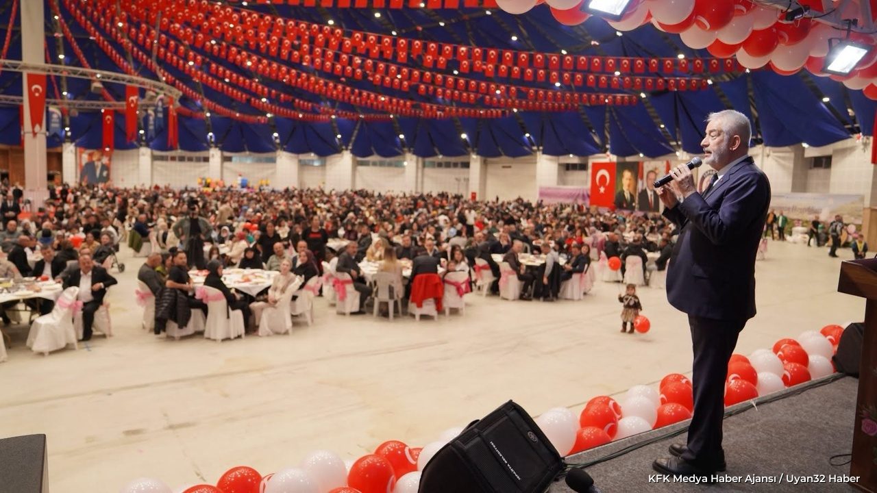 Isparta Belediyesi Cumhuriyet Yemeği'nde Personele 29 Ekim Hediyesi - Detay 7