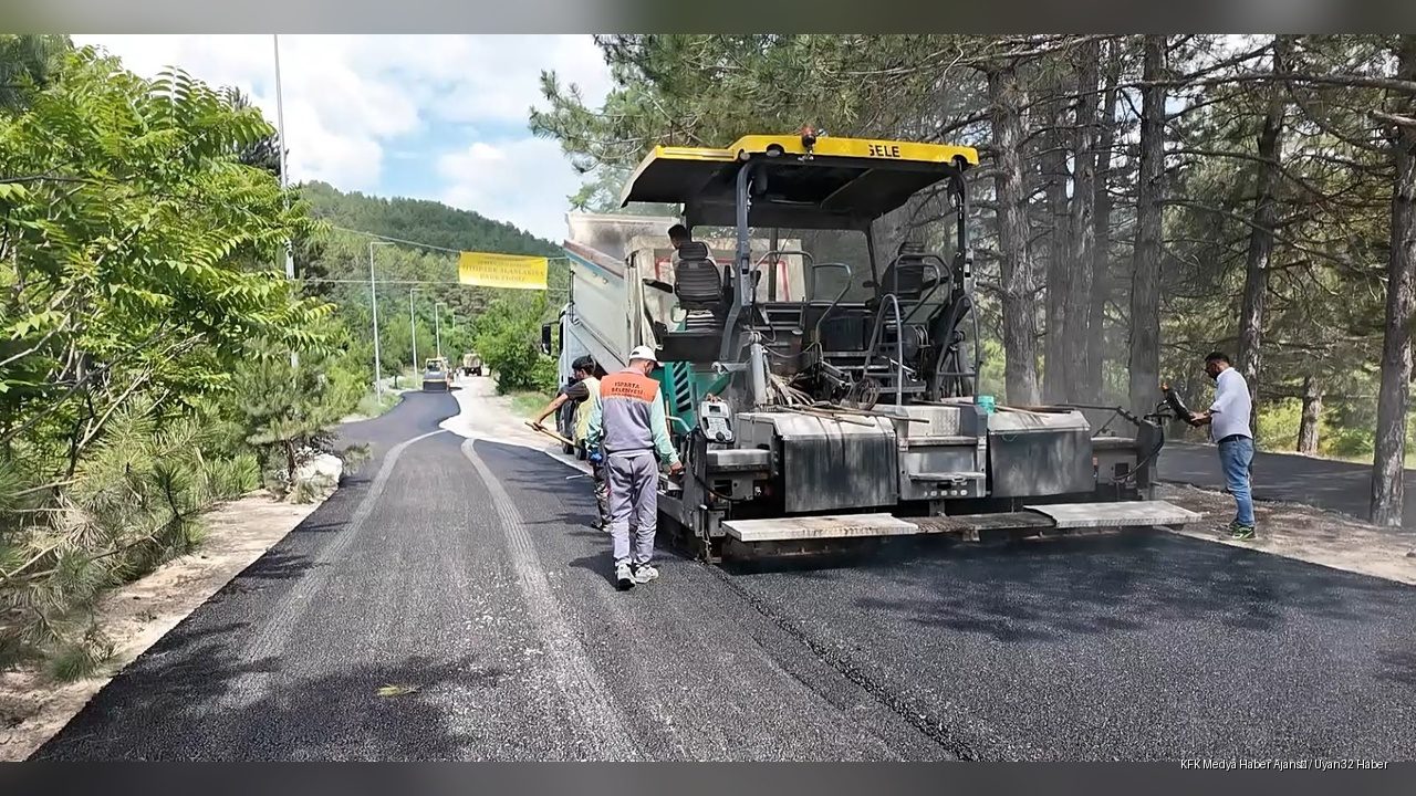 Isparta Belediyesi Gölcük Tabiat Parkı Yolunu Asfaltlıyor