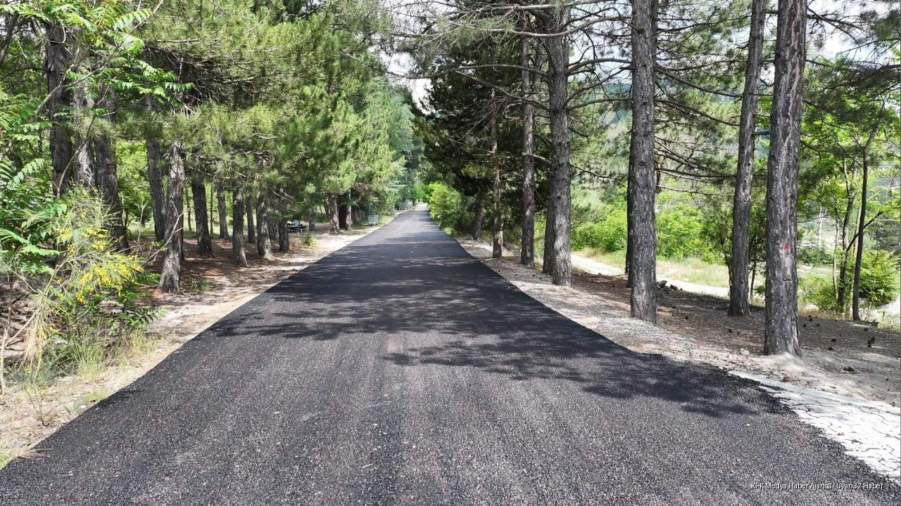 Isparta Belediyesi Gölcük Tabiat Parkı Yolunu Asfaltlıyor