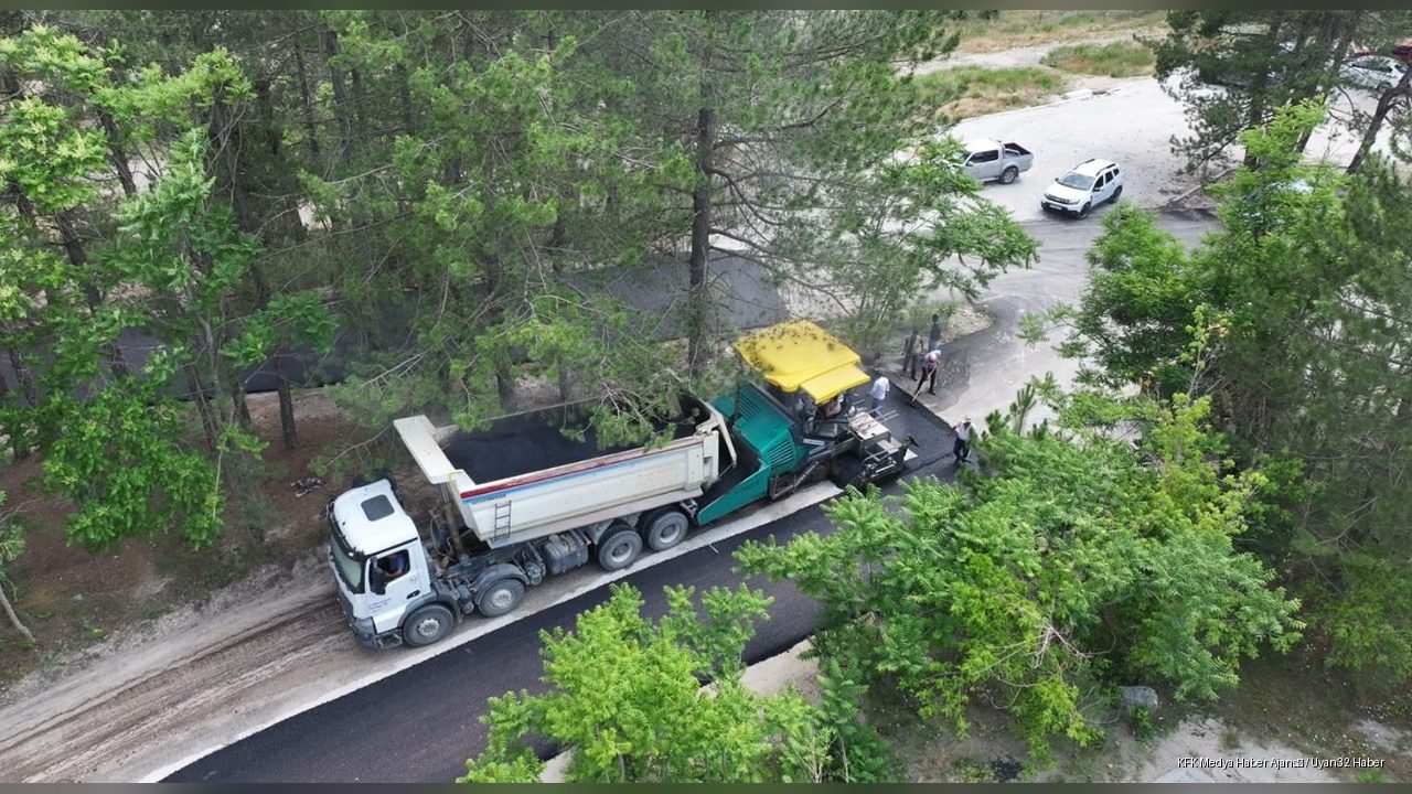 Isparta Belediyesi Gölcük Tabiat Parkı Yolunu Asfaltlıyor