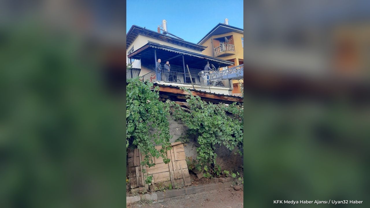 Isparta Çarıksaraylar'da Ev Yangını: Ekipler Sevk Edildi