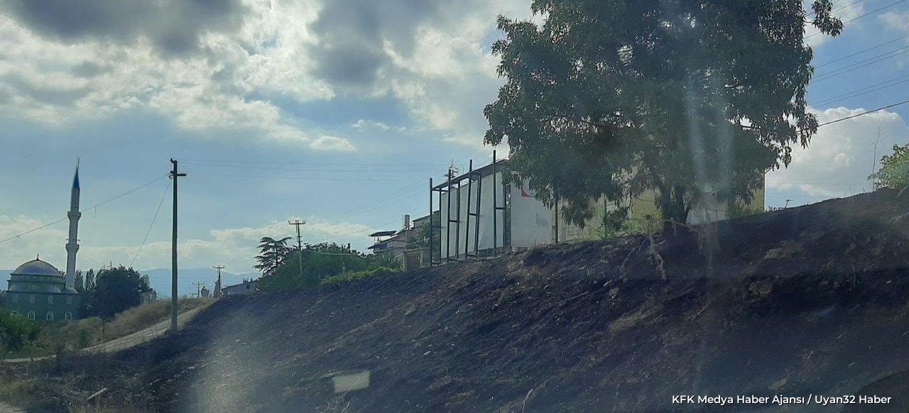 Isparta Çarıksaraylar'da Korkutan Otluk Alan Yangını
