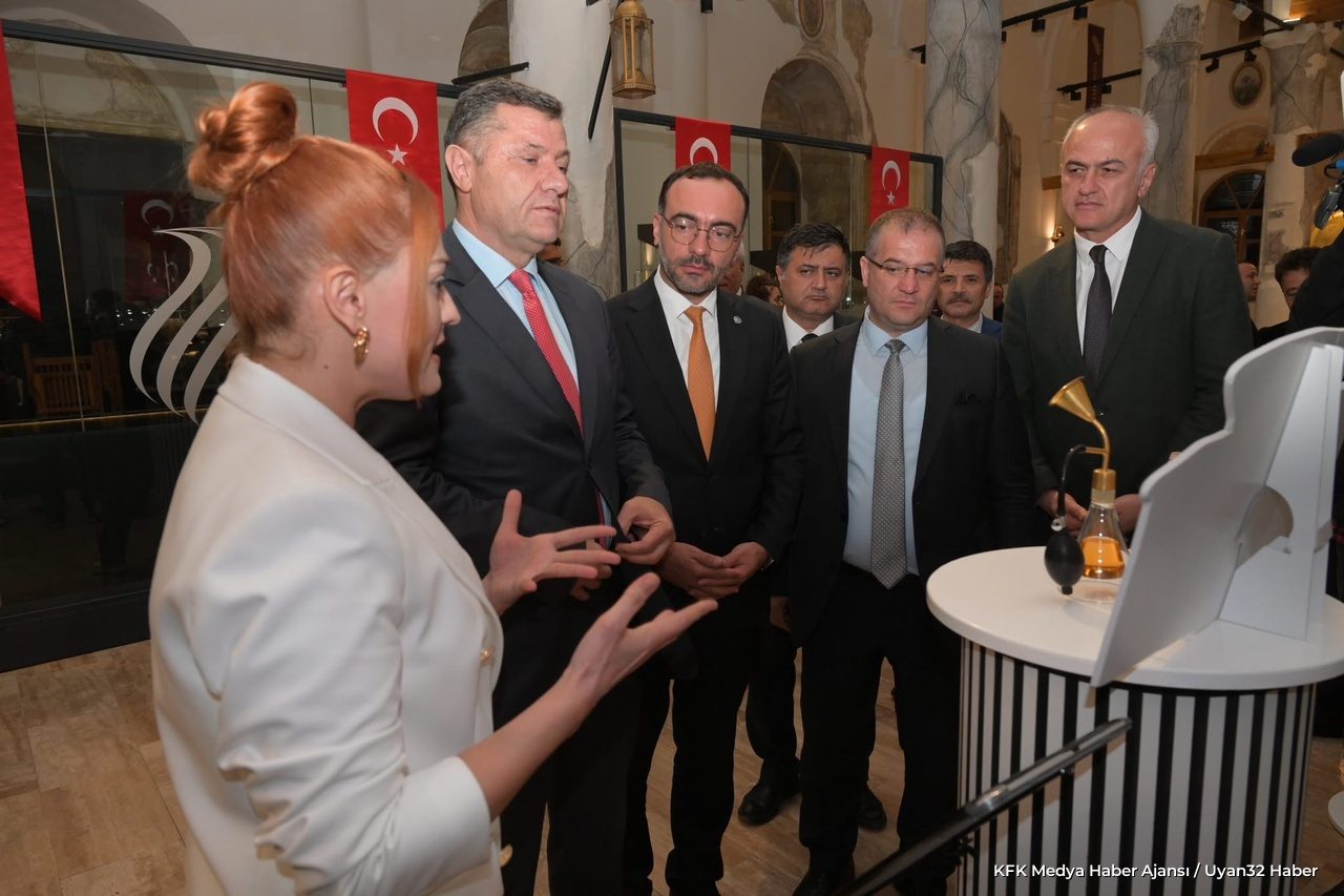 Isparta'da 103 Endemik Bitkiden Cumhuriyet Kokusu Tasarlandı - Detay 3