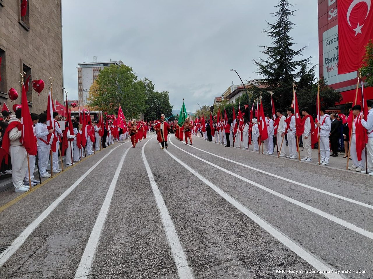 Isparta'da 29 Ekim Cumhuriyet Bayramı Coşkuyla Kutlandı