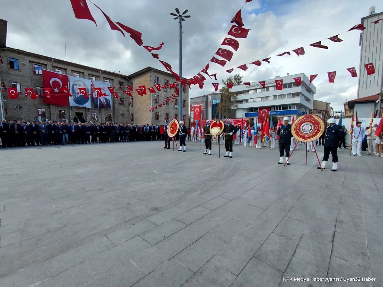 Isparta'da 29 Ekim Cumhuriyet Bayramı Kutlamaları Törenle Başladı - Detay 10
