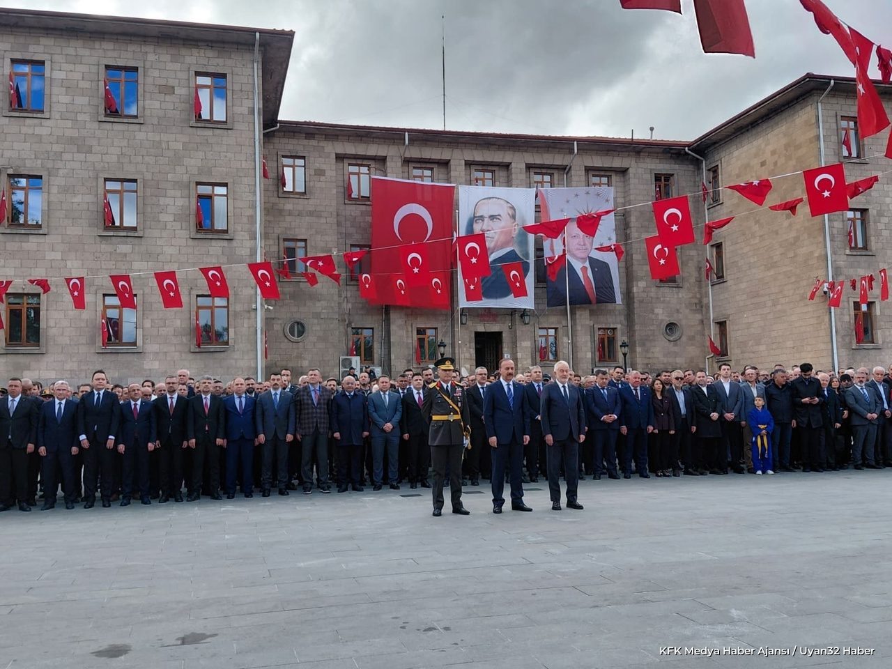Isparta'da 29 Ekim Cumhuriyet Bayramı Kutlamaları Törenle Başladı - Detay 8