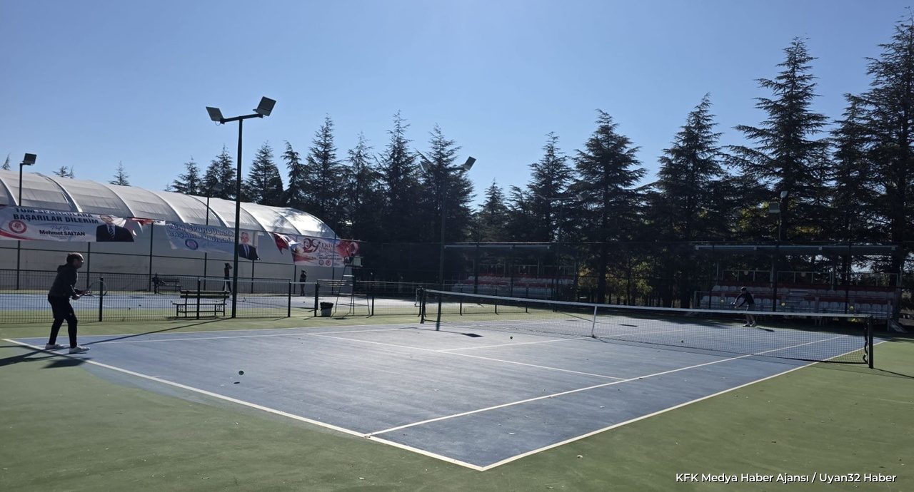 Isparta'da 29 Ekim Cumhuriyet Bayramı Tenis Turnuvası Başladı