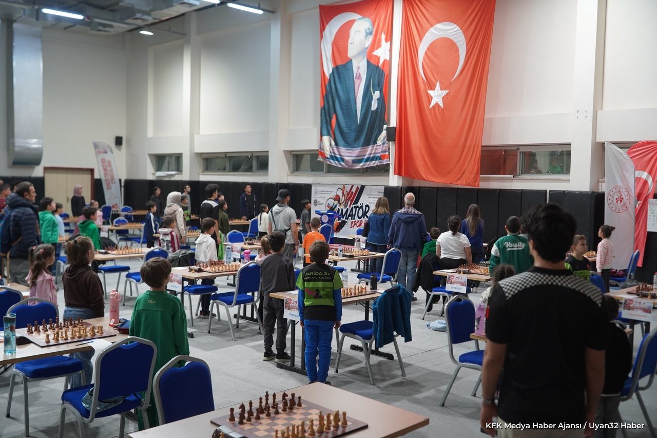 Isparta'da 29 Ekim Satranç Turnuvası Başladı: Hamleler Yapıldı - Detay 2