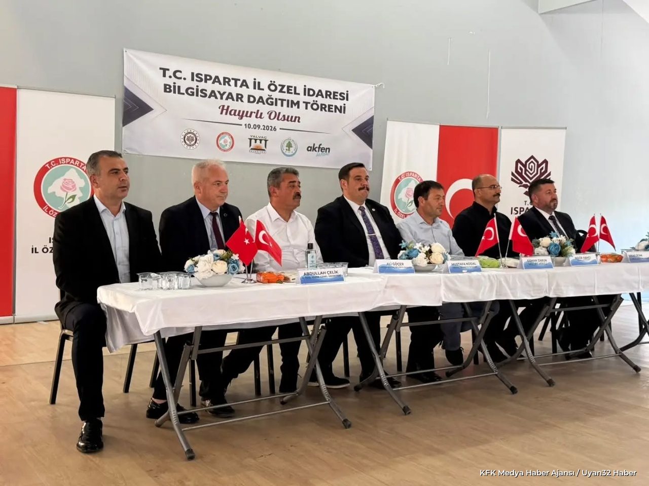 Isparta'da 3 İlçedeki Muhtarlık ve Okullara Bilgisayar Desteği