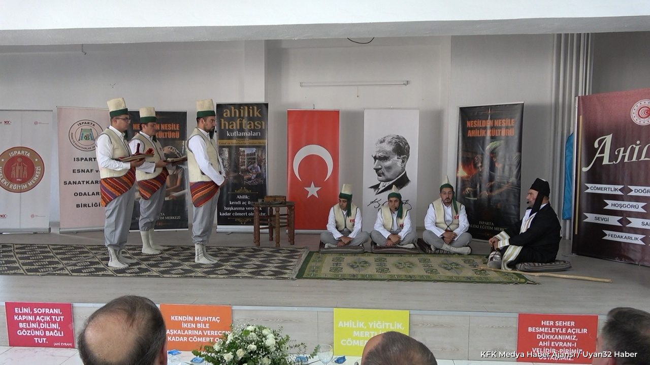 Isparta'da 39. Ahilik Haftası Coşkusu: Şed Kuşanma Töreni Yapıldı - Detay 2