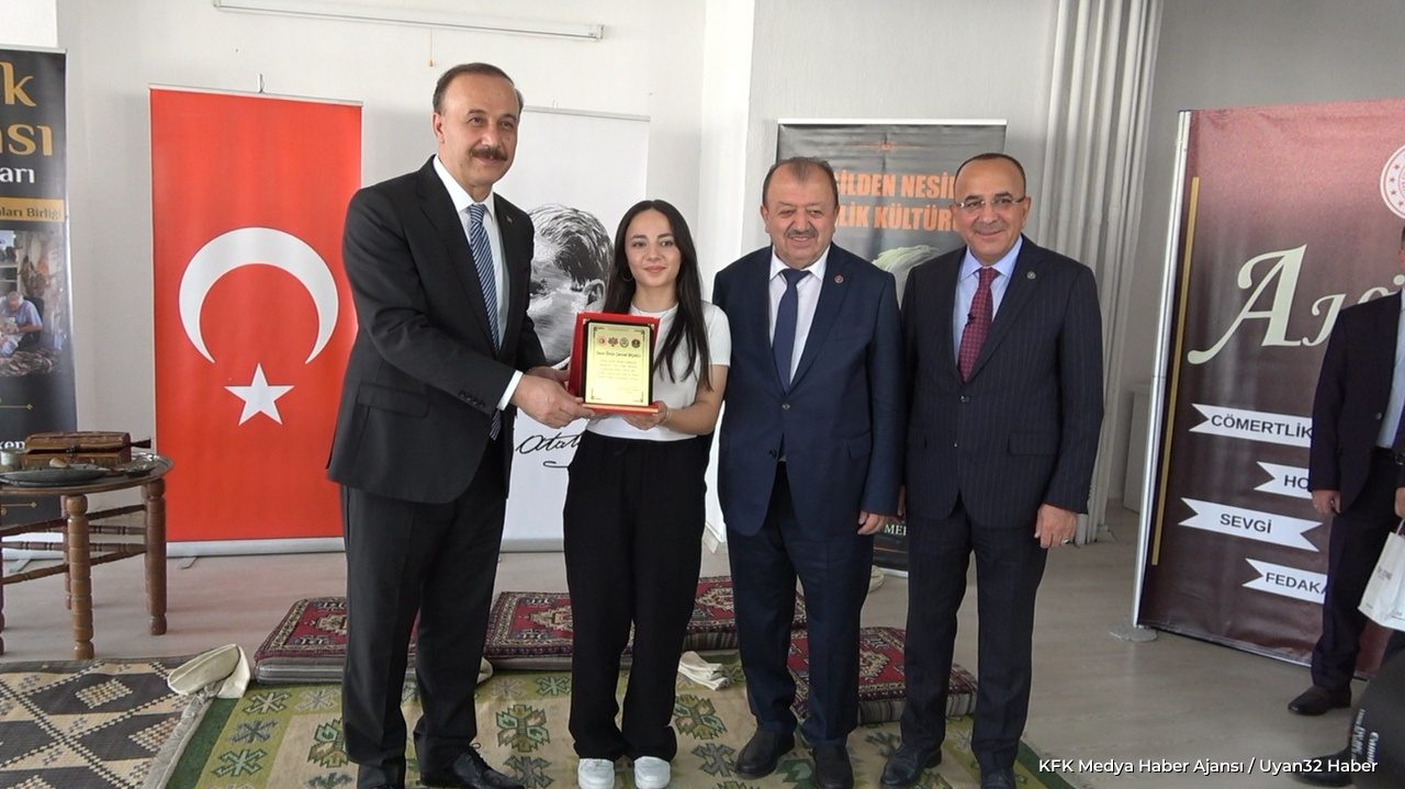 Isparta'da 39. Ahilik Haftası Coşkusu: Şed Kuşanma Töreni Yapıldı - Detay 3