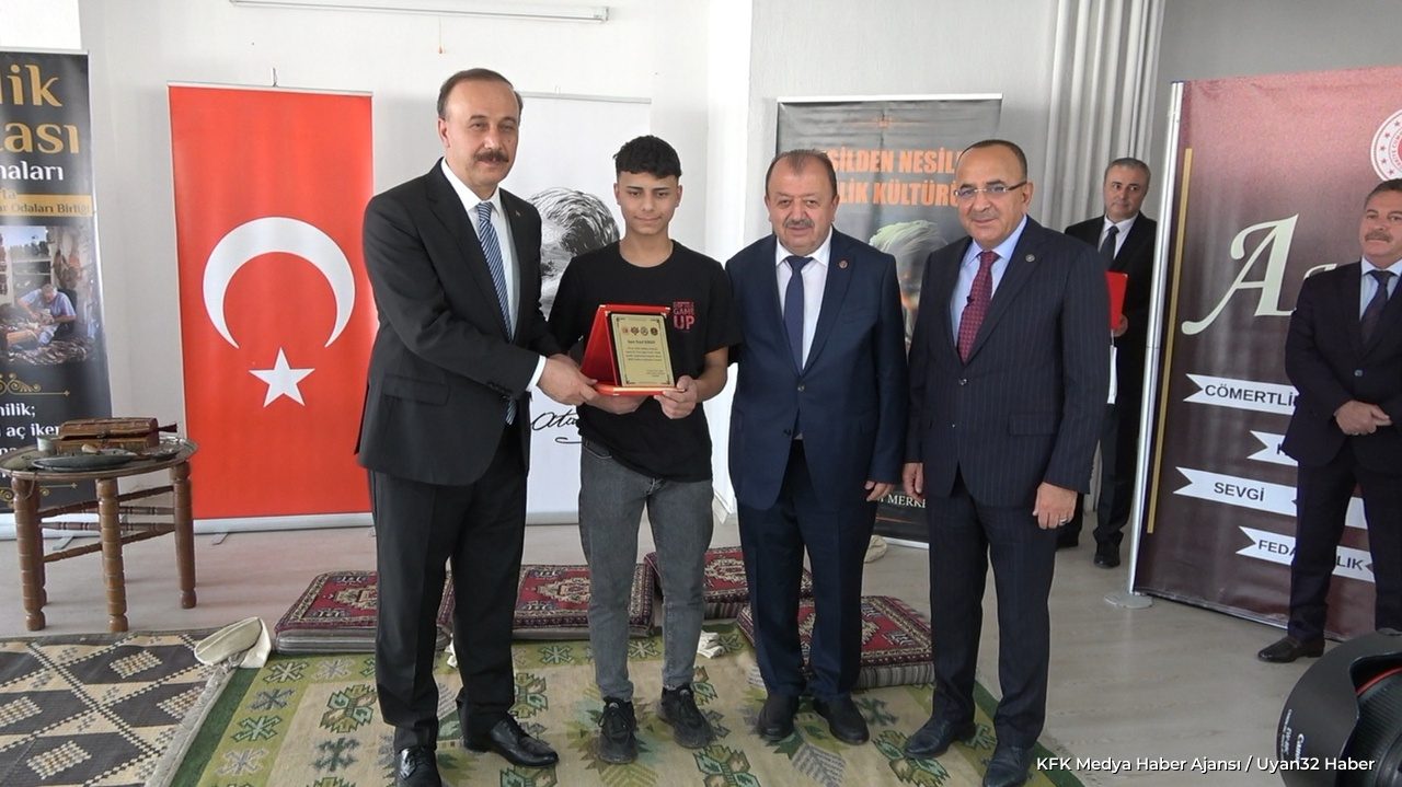 Isparta'da 39. Ahilik Haftası Coşkusu: Şed Kuşanma Töreni Yapıldı - Detay 4