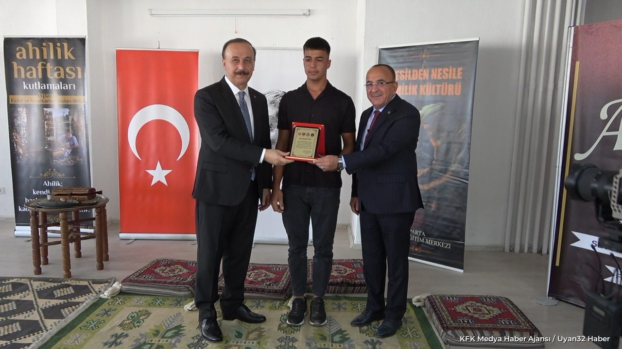 Isparta'da 39. Ahilik Haftası Coşkusu: Şed Kuşanma Töreni Yapıldı - Detay 5