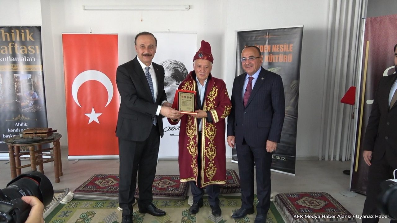 Isparta'da 39. Ahilik Haftası Coşkusu: Şed Kuşanma Töreni Yapıldı - Detay 7