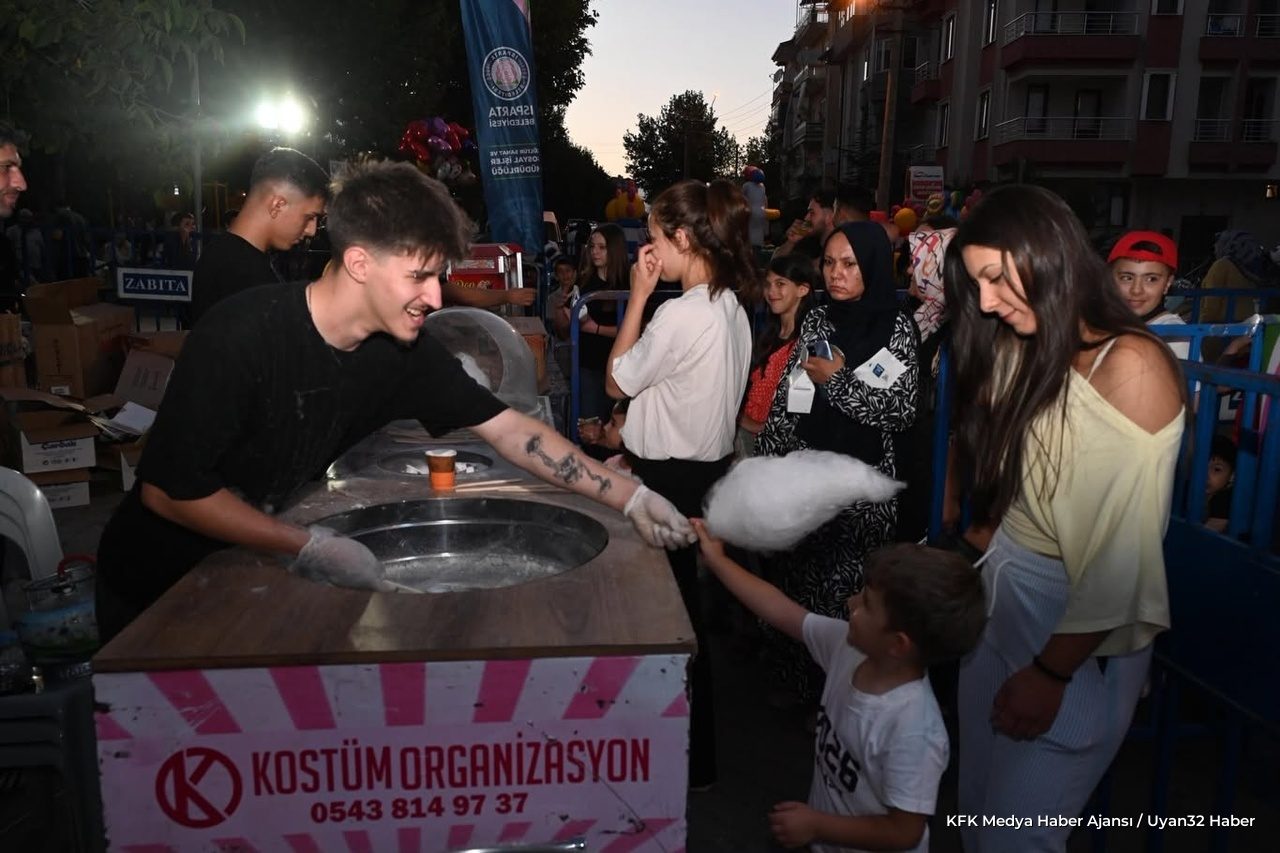 Isparta'da Çocuklar Sinema Keyfi Yaşıyor