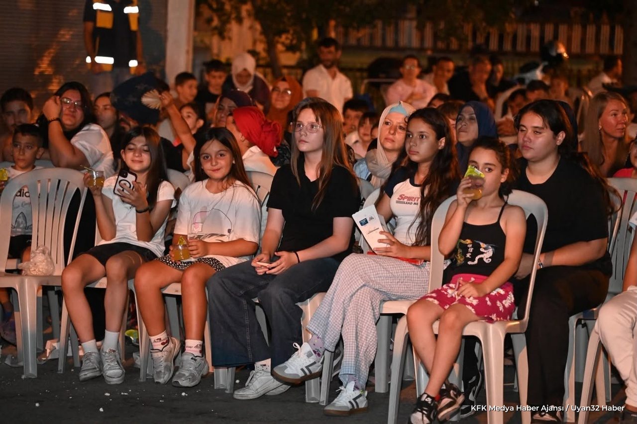 Isparta'da Çocuklar Sinema Keyfi Yaşıyor