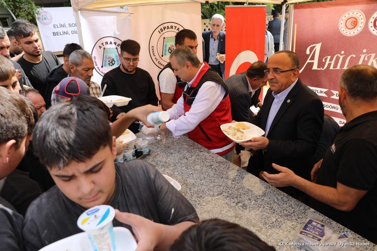 Isparta'da Ahilik Haftası: Vatandaşlara Ahi Pilavı İkram Edildi - Detay 8