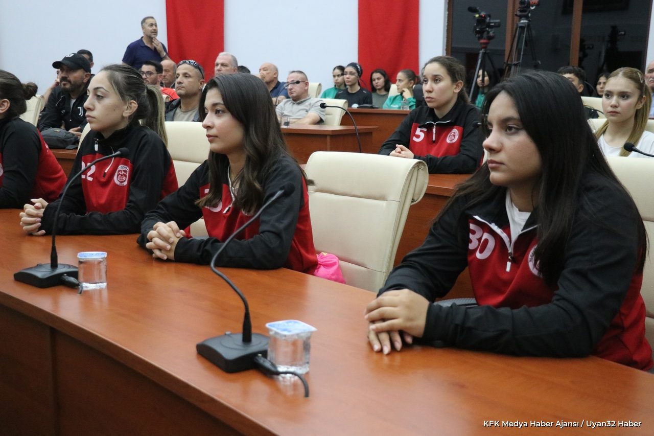 Isparta'da Amatör Futbol Kulüplerine 2,4 Milyon TL Malzeme Desteği - Detay 5
