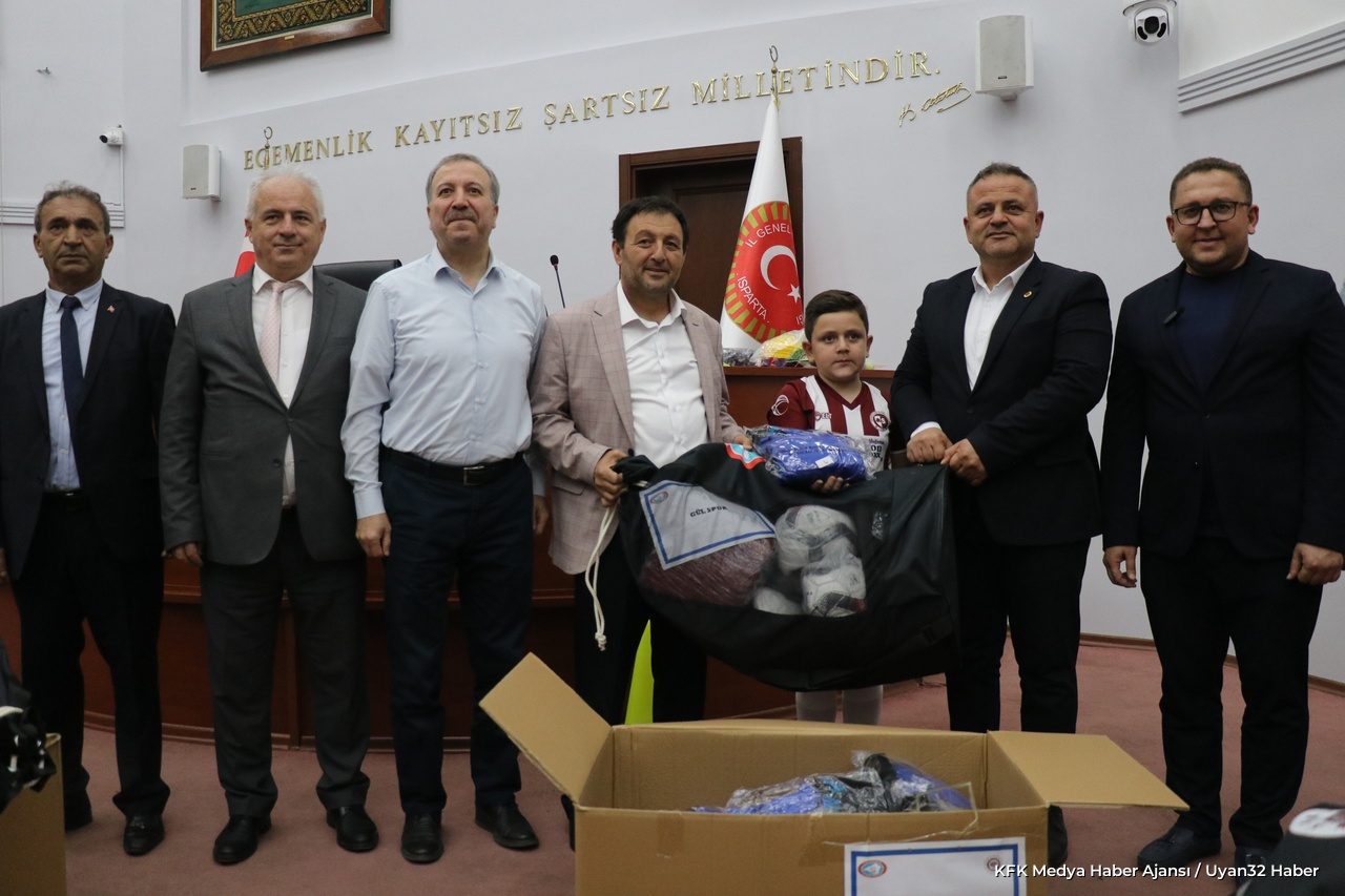 Isparta'da Amatör Futbol Kulüplerine 2,4 Milyon TL Malzeme Desteği - Detay 8