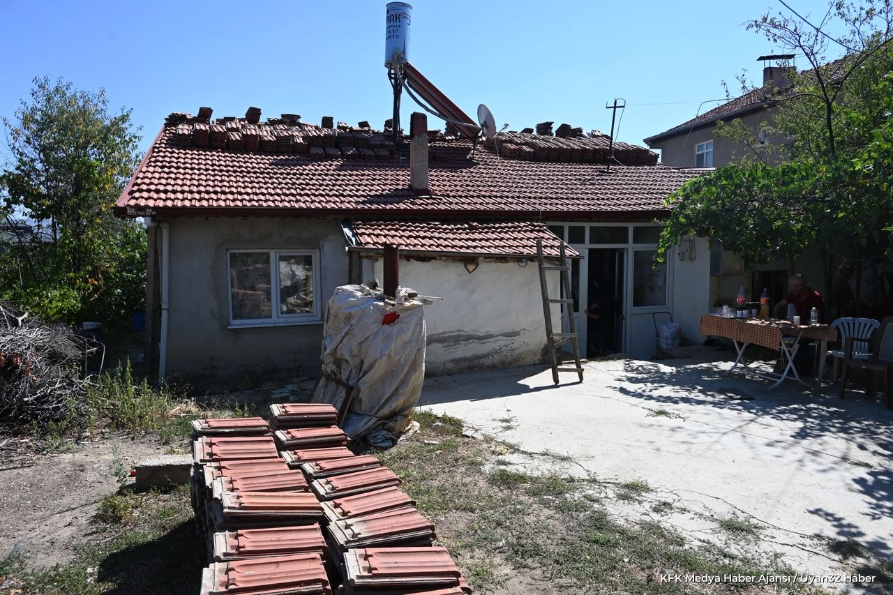 Isparta'da Çatısı Akan 3 Aileye Belediye Desteği - Detay 2