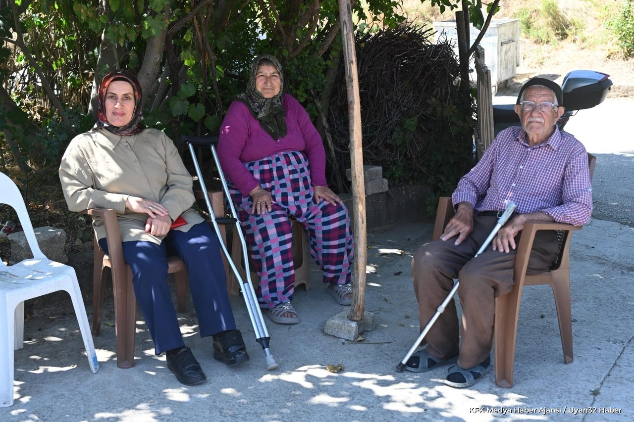 Isparta'da Çatısı Akan 3 Aileye Belediye Desteği - Detay 3