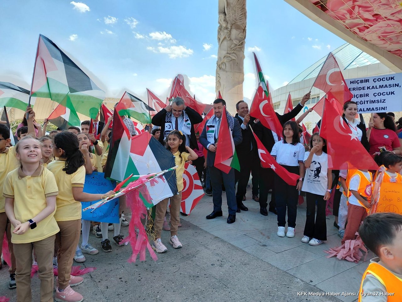 Isparta'da Çocuklar İçin Uçurtma Festivali