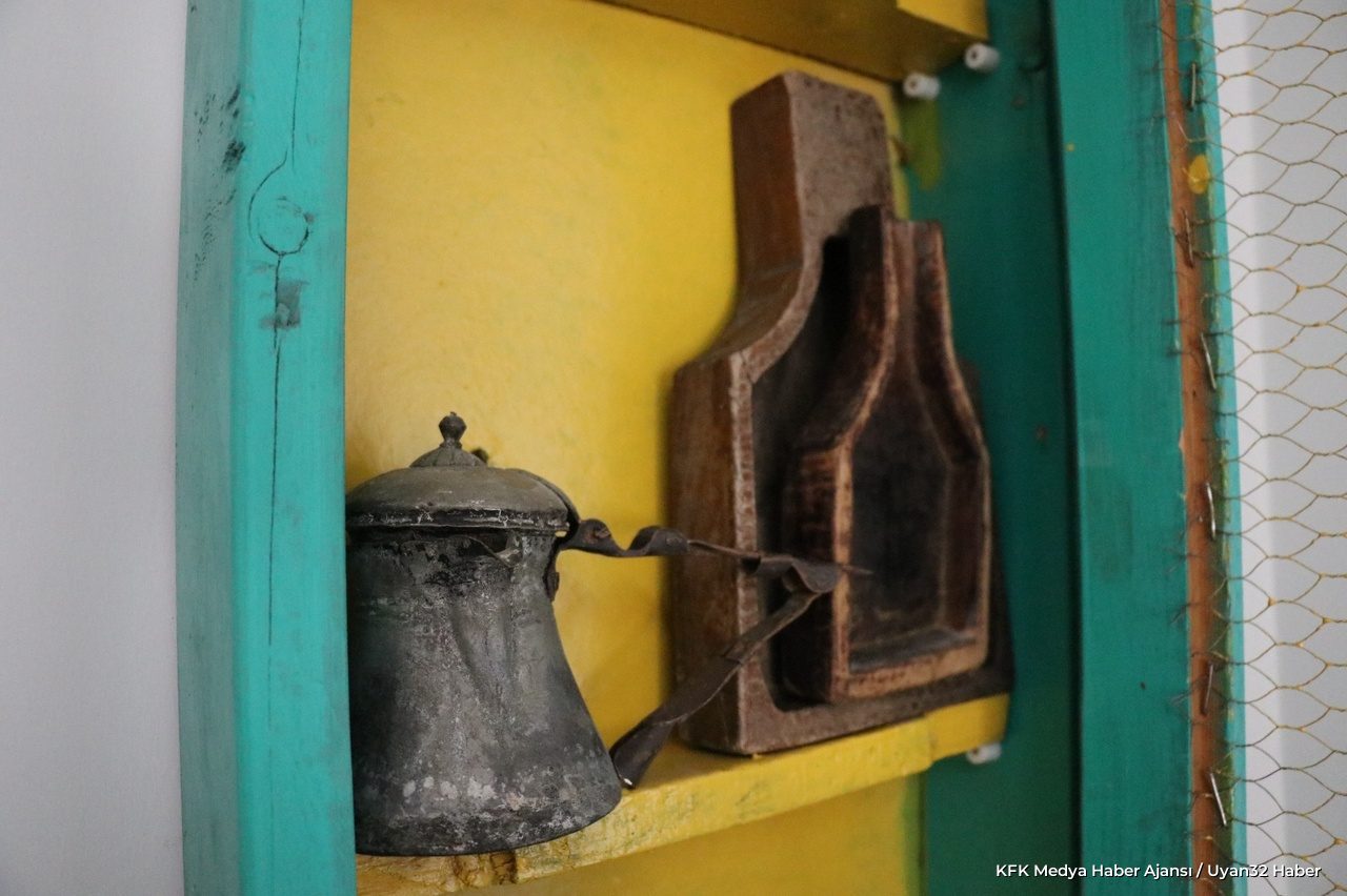 Isparta'da Çöpe Gidecek Eşyalardan Nostaljik Köy Evi Oluşturdu - Detay 5