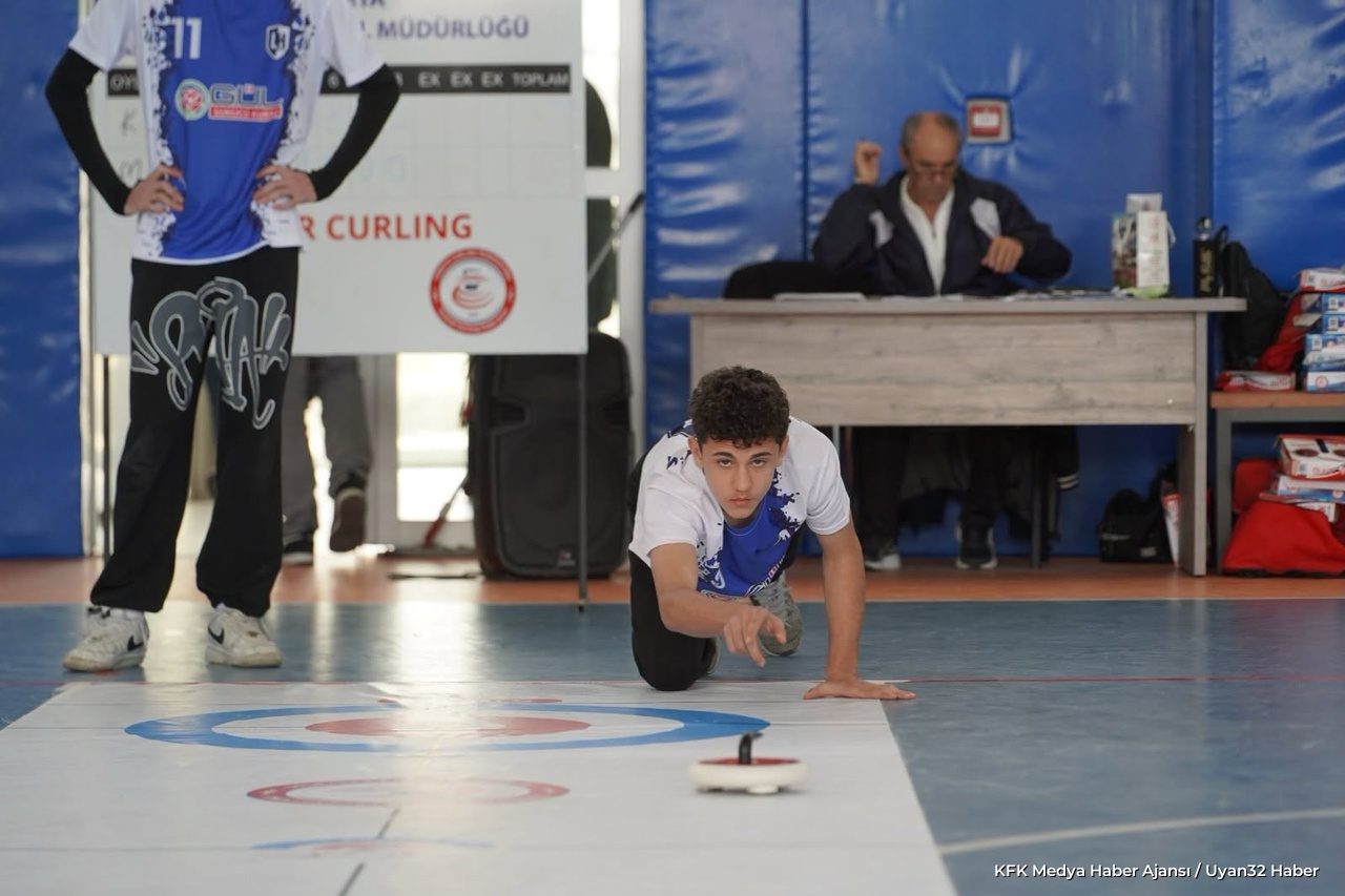 Isparta'da Cumhuriyet Bayramı Floor Curling Turnuvası Sona Erdi