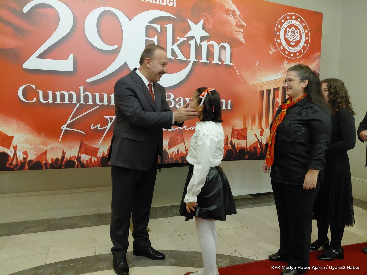 Isparta'da Cumhuriyet Coşkusuna Fener Alayı Ve Ebru Yaşar Konseri İle Görkemli Final - Detay 10