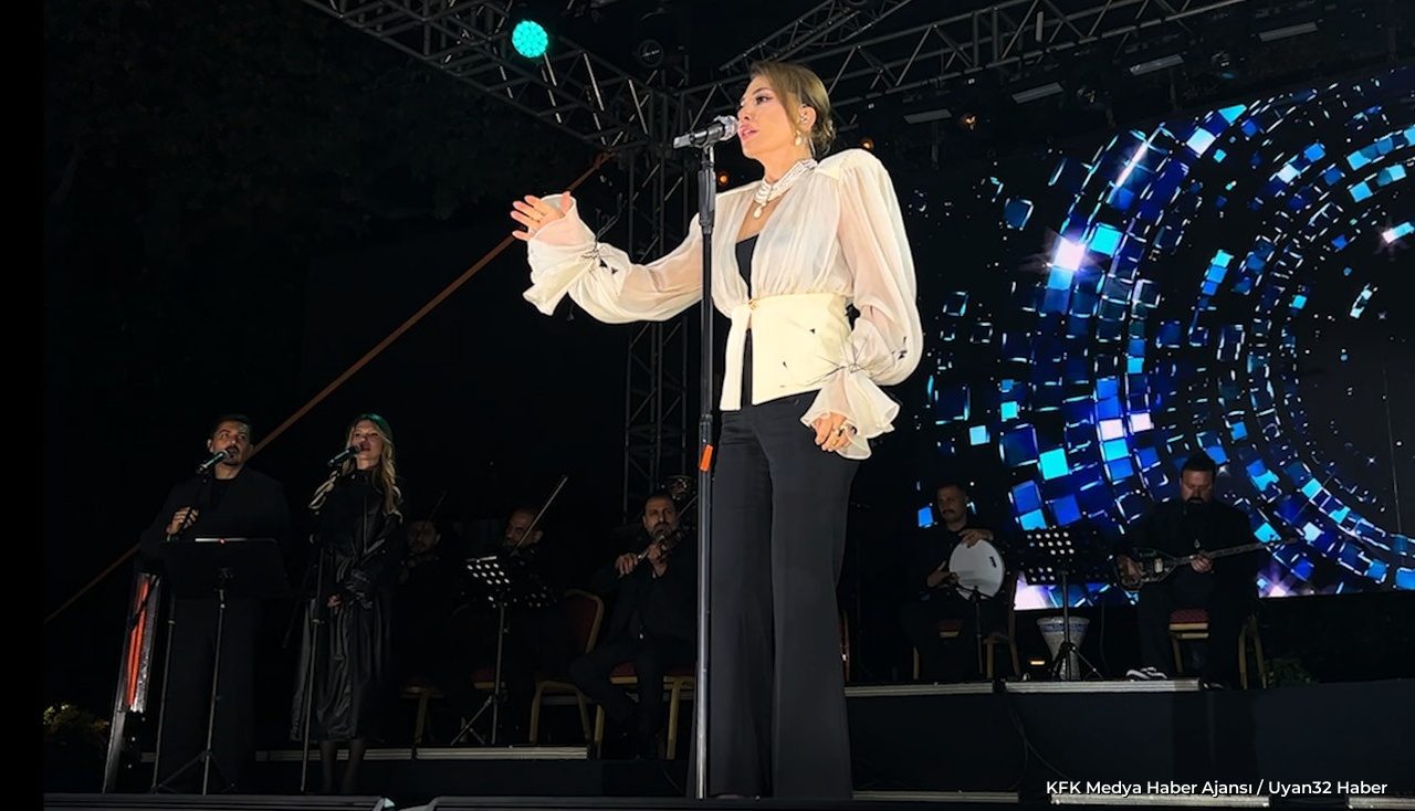 Isparta'da Cumhuriyet Coşkusuna Fener Alayı Ve Ebru Yaşar Konseri İle Görkemli Final - Detay 8