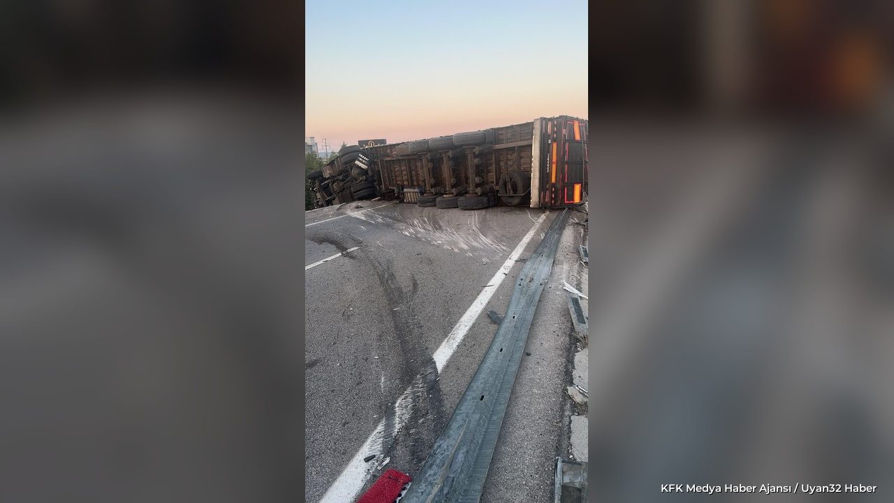 Isparta'da Deri Yüklü TIR Devrildi - Detay 9