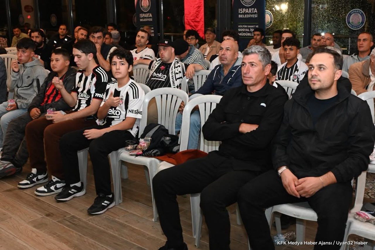 Isparta'da Dev Ekran Coşkusu: Beşiktaş'ın Zaferi Birlikte Kutlandı