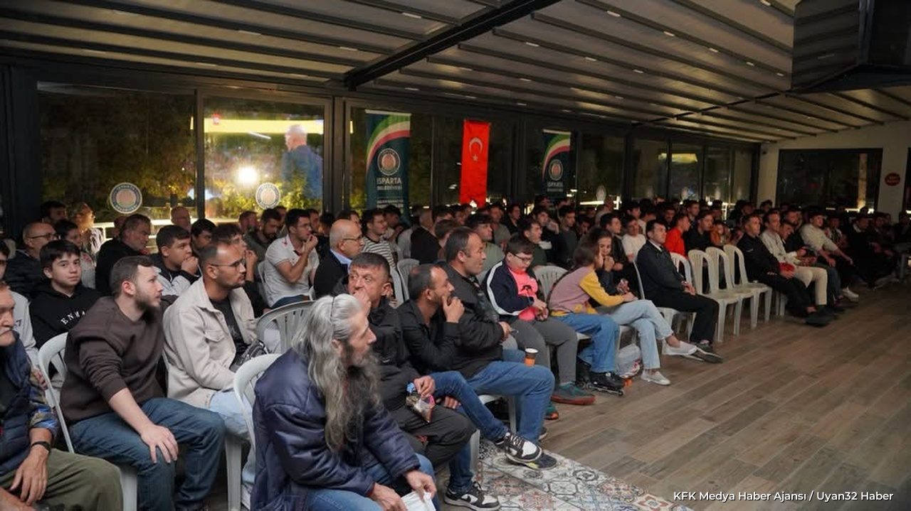 Isparta'da Dev Ekranda Milli Maç Heyecanı Yaşandı