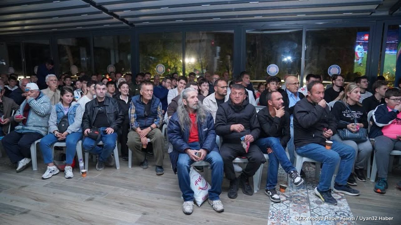 Isparta'da Dev Ekranda Milli Maç Heyecanı Yaşandı - Detay 2