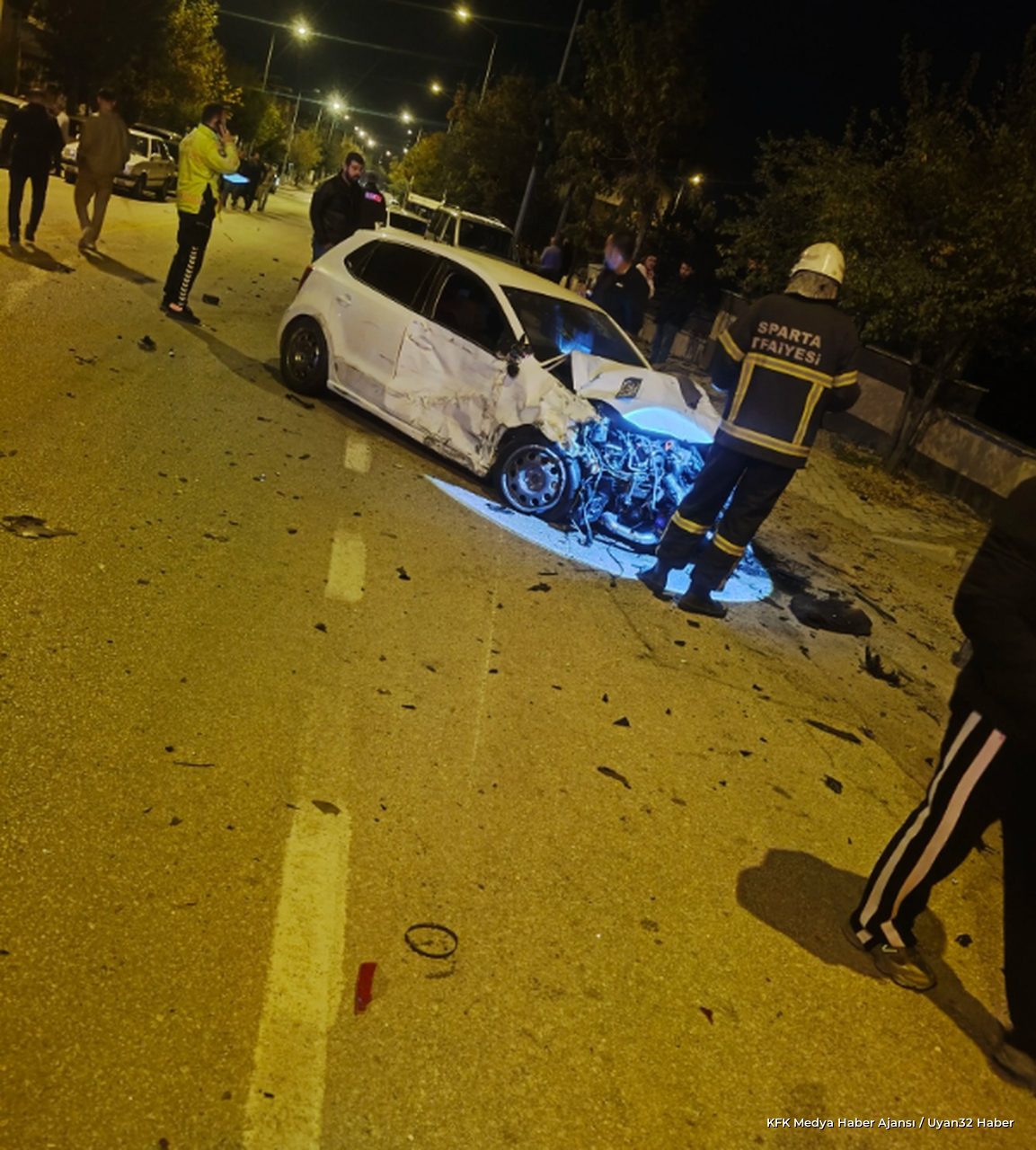 Isparta’da Feci Kaza! Bir Araç İkiye Bölündü, Diğeri Bahçeye Uçtu - Detay 2