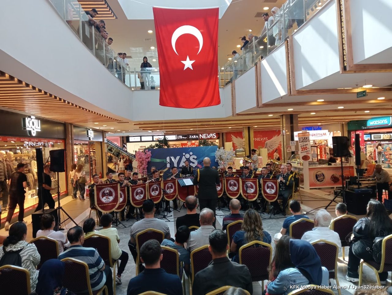 Isparta'da Gaziler Günü'ne Özel Bando Gösterisi - Detay 3