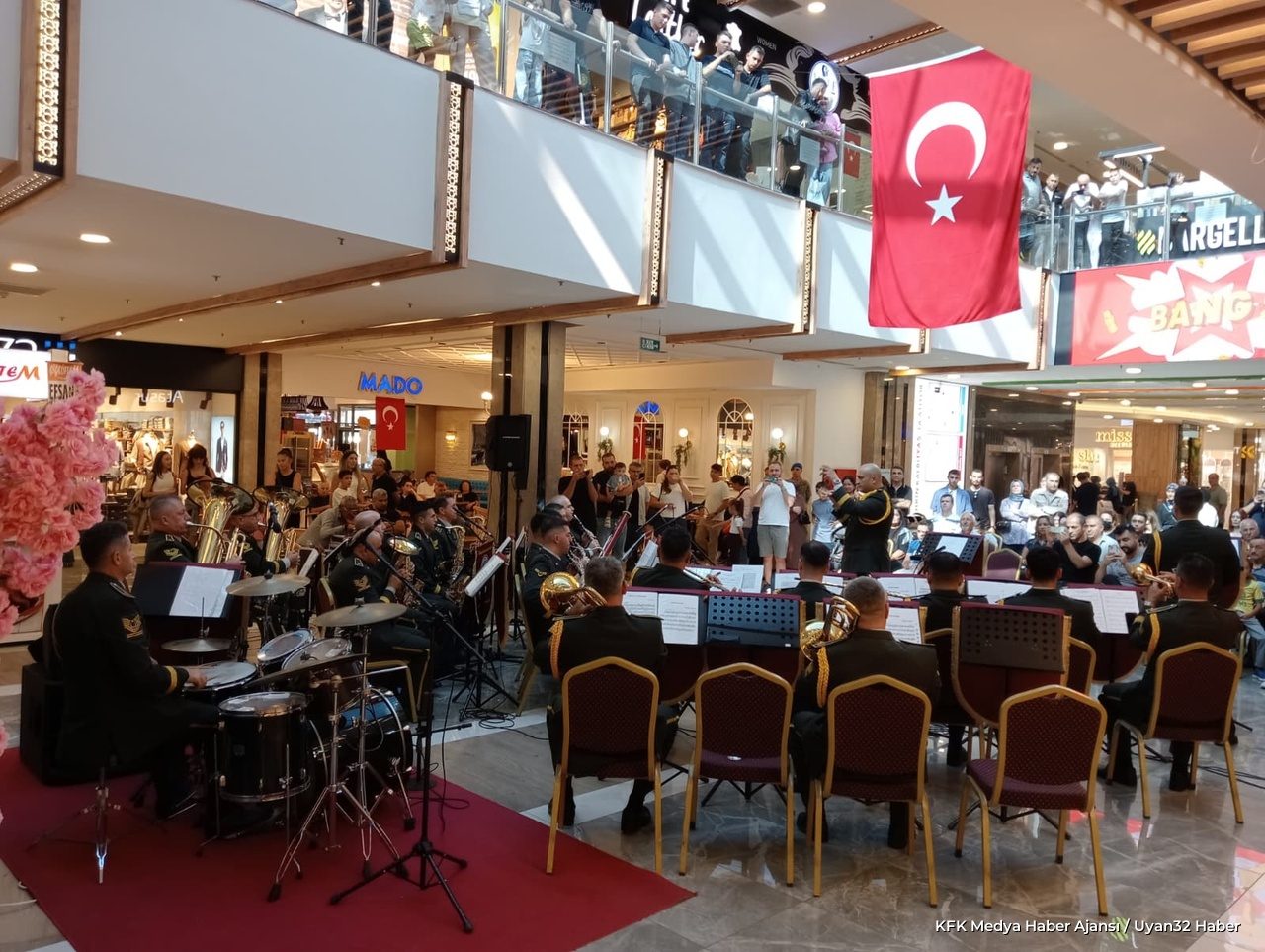 Isparta'da Gaziler Günü'ne Özel Bando Gösterisi - Detay 4