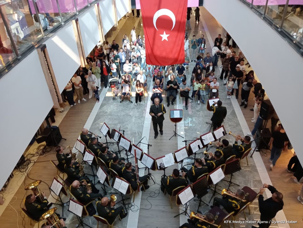 Isparta'da Gaziler Günü'ne Özel Bando Gösterisi - Detay 7