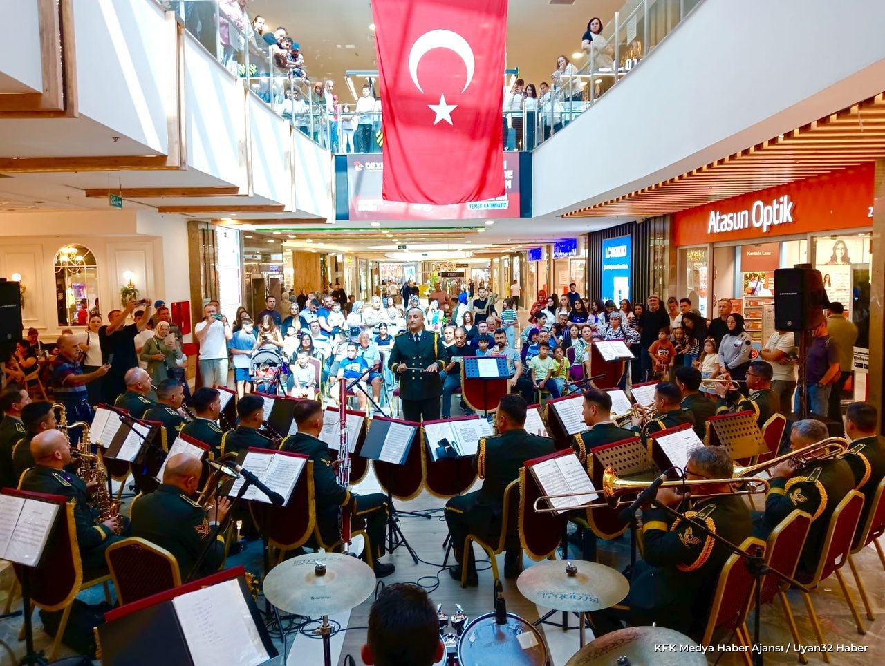 Isparta'da Gaziler Günü'ne Özel Bando Gösterisi - Detay 9