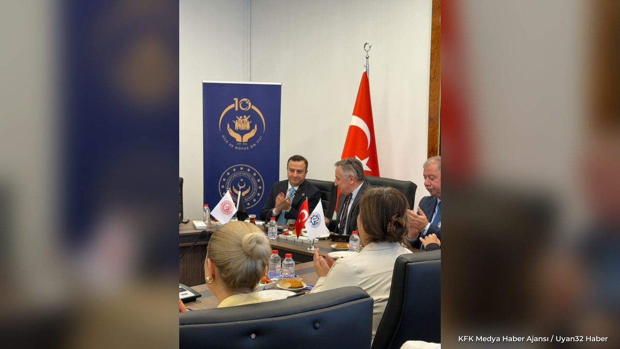 Isparta'da Genç Ailelere Bebek Destek Paketleri Teslim Edildi