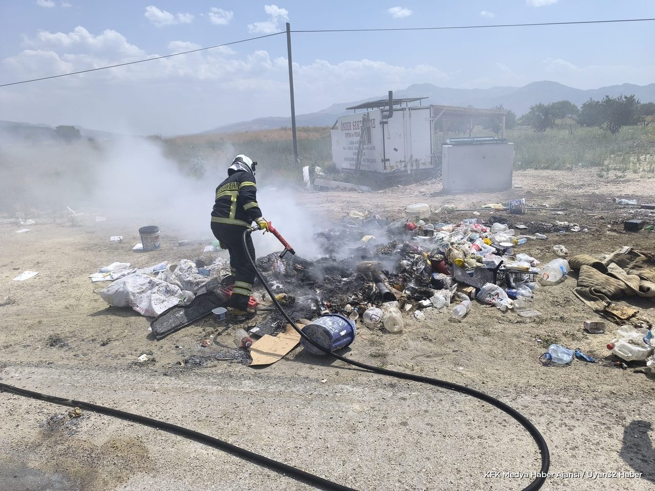 Isparta'da Geri Dönüşüm Aracında Yangın