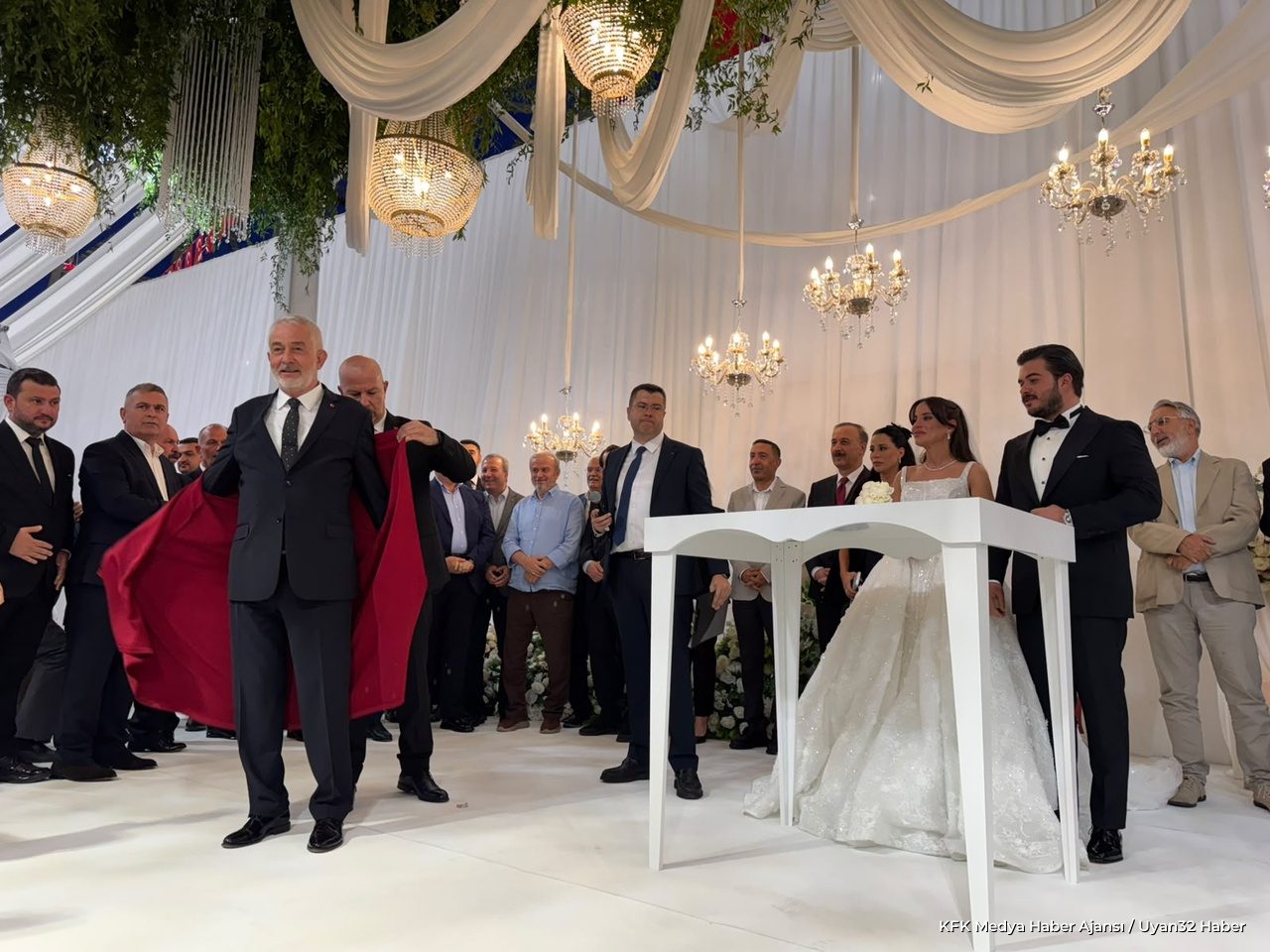 Isparta'da Görkemli Nikah: Başkan Başdeğirmen Oğlunun Nikahını Kıydı - Detay 6