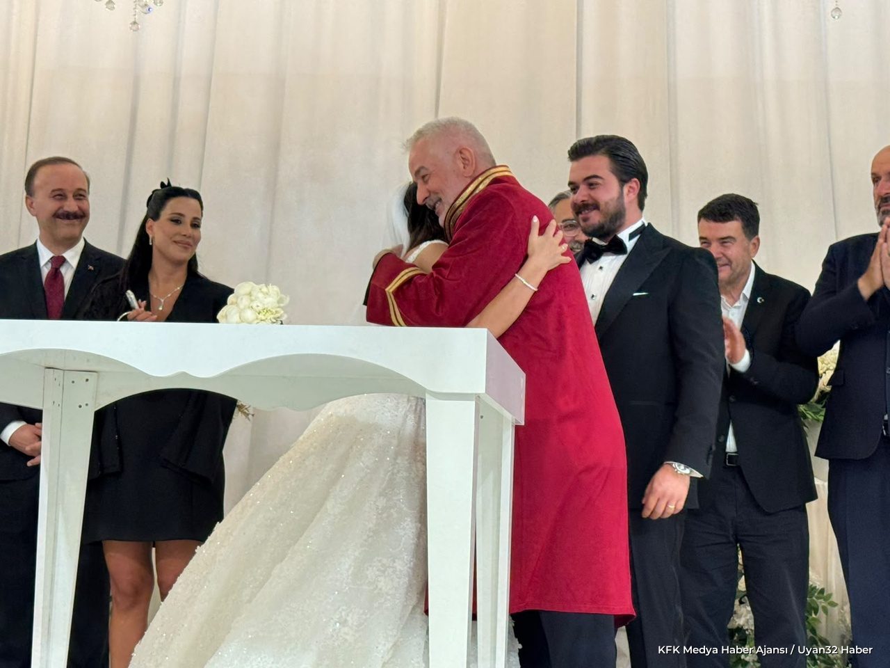 Isparta'da Görkemli Nikah: Başkan Başdeğirmen Oğlunun Nikahını Kıydı - Detay 7