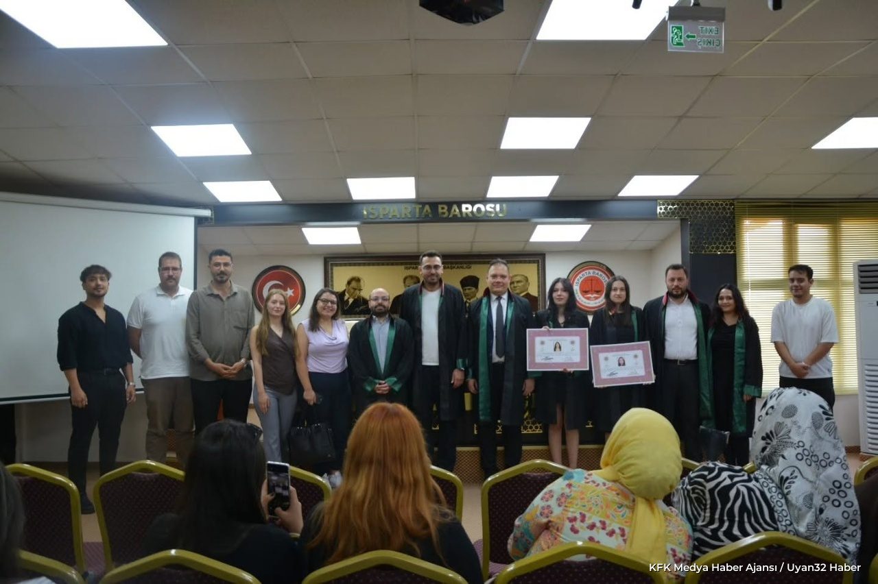 Isparta'da İki Genç Hukukçu Ruhsat Aldı: Baroda Tören Düzenlendi